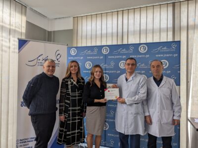 ჯო ენის საუნივერსიტეტო ჰოსპიტლის თანამშრომლებს „Accreditation Canada“-ს სერტიფიკატები გადაეცათ